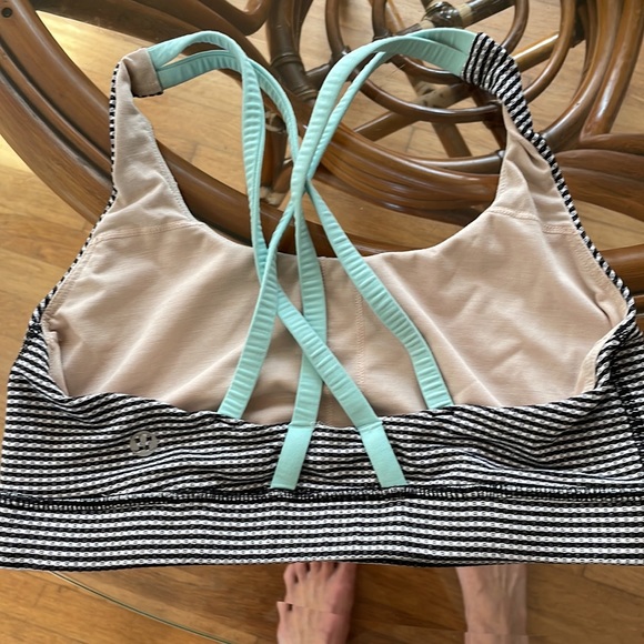Lululemon Sports Bra, size 6. - Picture 2 of 3